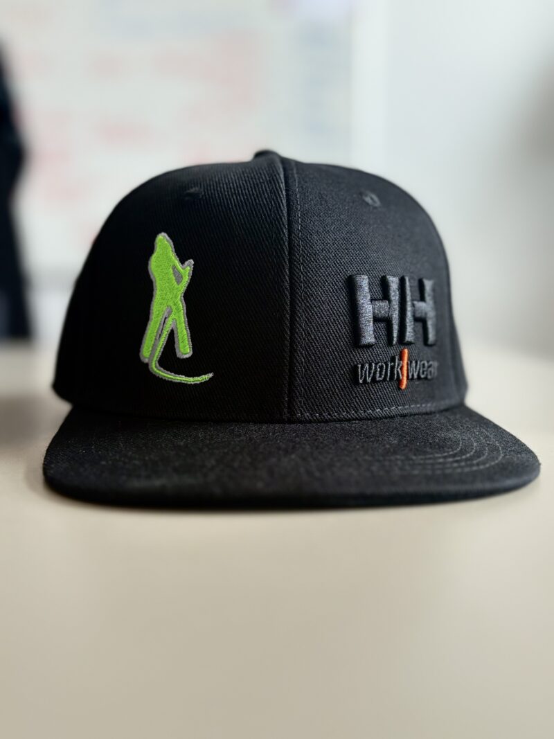 Helly Hansen nokamüts vikatimehe logoga, musta värvi