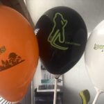 vikatimees oü õhupallid oranž, must ja valge